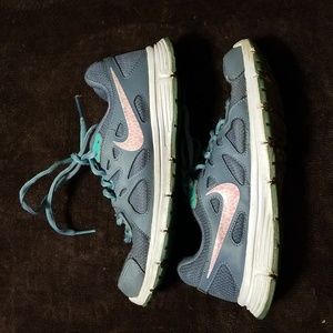 Nike Shoes 6.5: TCT2